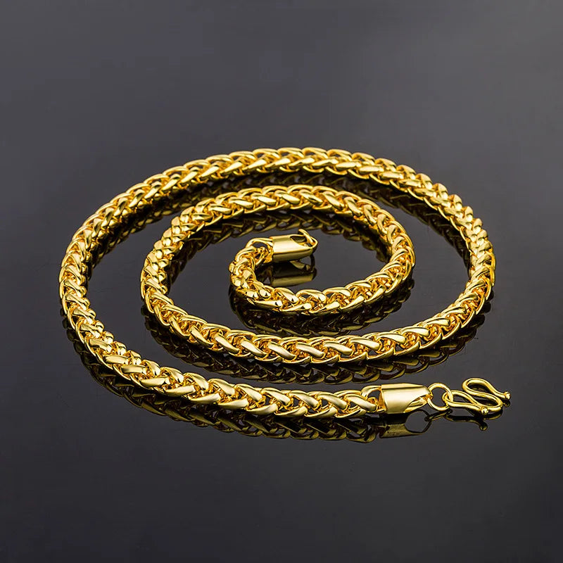 A 24K gold plated chain necklace, suitable for men. A fashionable piece. A jewelry set gift suitable for wearing at parties and