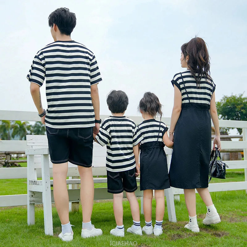 Dress 2025 Woman Family Couple Matching Clothes Parent-child Shirt Sibling Brother Sister Outfits Mom Daughter Dress Dad Son T