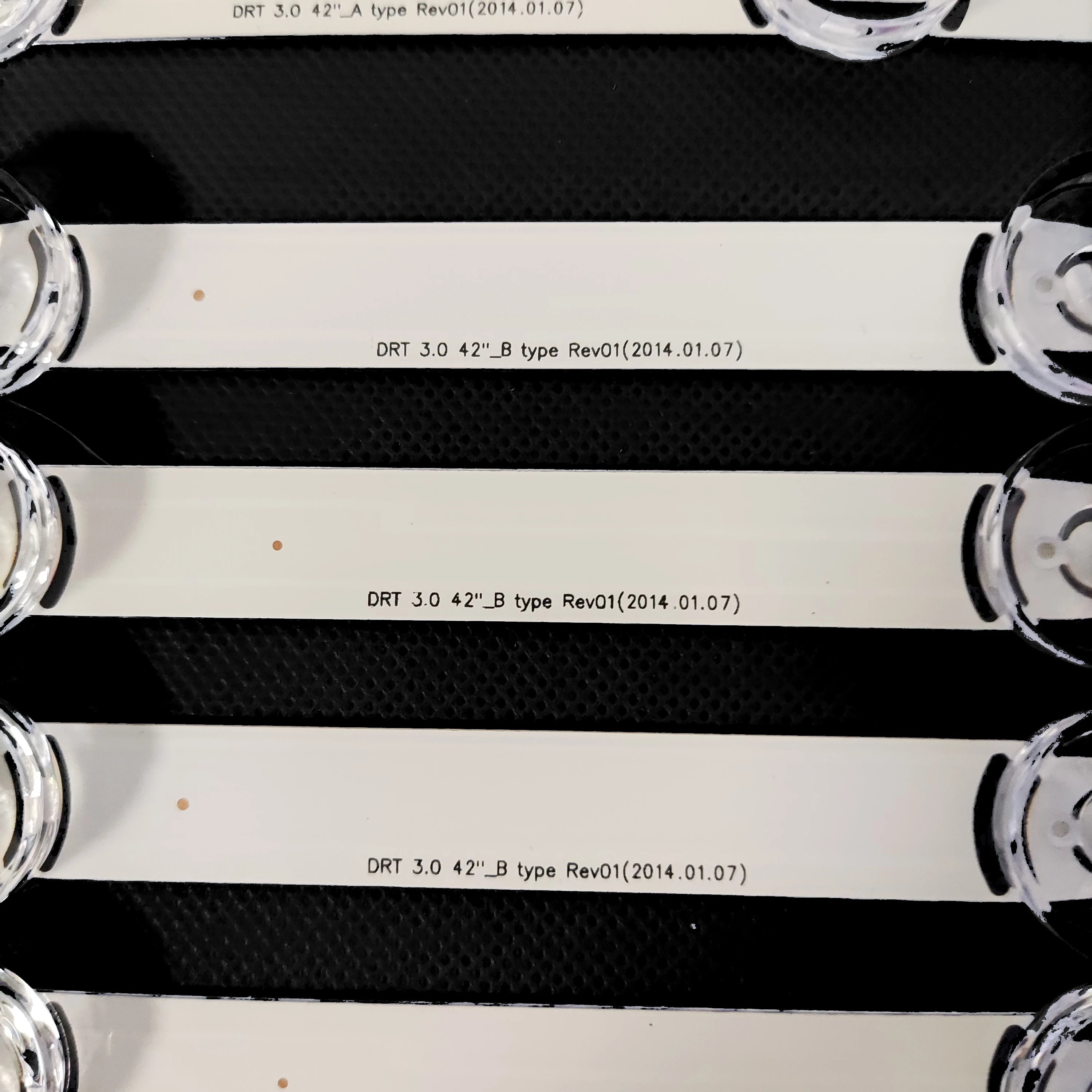 LED Strip For 42'' TV 42LF5800 42LB6200 42LF580V 42LB550A 42LB560 42LB628V 42LF5610 42LB3910 42LB5850 42LB585B 42LB585U