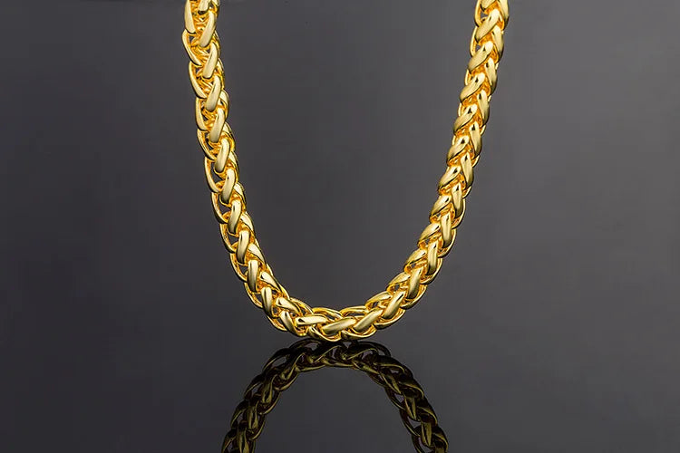 A 24K gold plated chain necklace, suitable for men. A fashionable piece. A jewelry set gift suitable for wearing at parties and