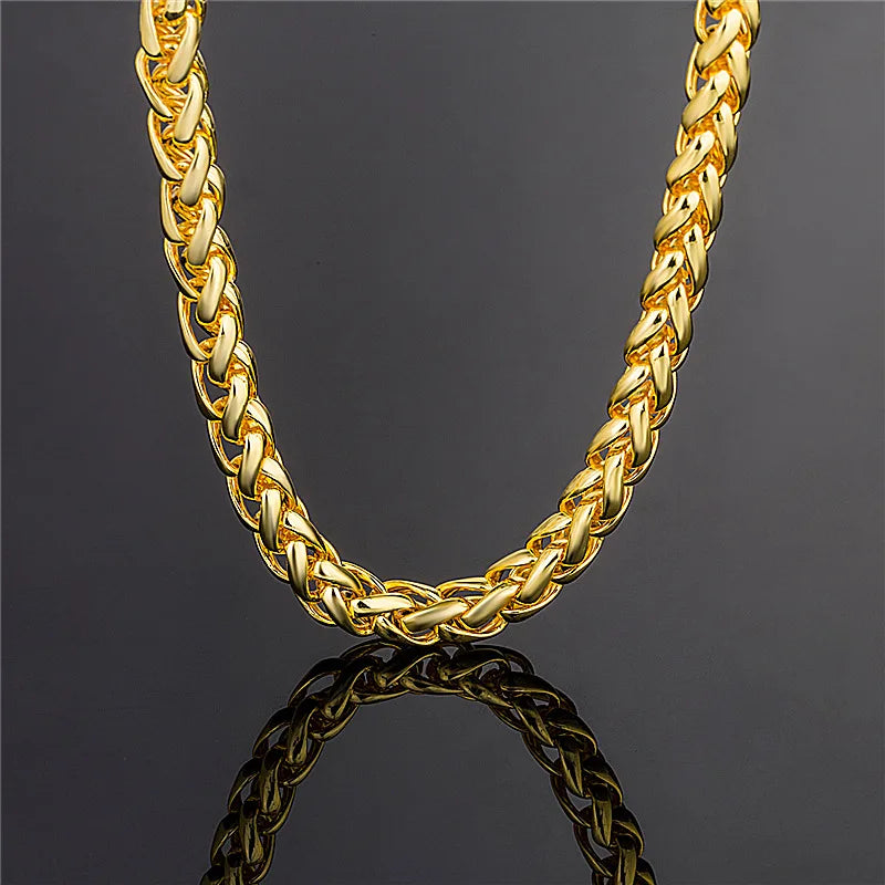 A 24K gold plated chain necklace, suitable for men. A fashionable piece. A jewelry set gift suitable for wearing at parties and
